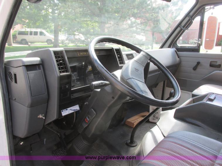 image for item BN9924 1986 Isuzu NPR media truck