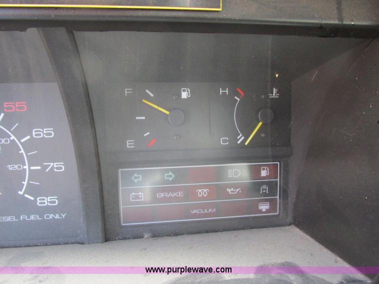 image for item BN9924 1986 Isuzu NPR media truck