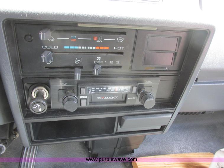 image for item BN9924 1986 Isuzu NPR media truck