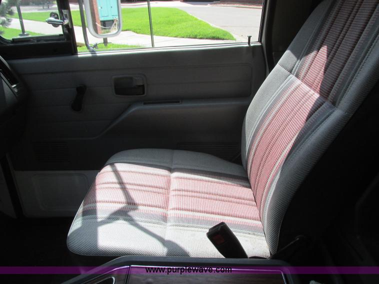 image for item BN9924 1986 Isuzu NPR media truck