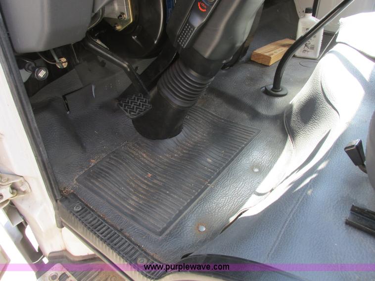 image for item BN9924 1986 Isuzu NPR media truck