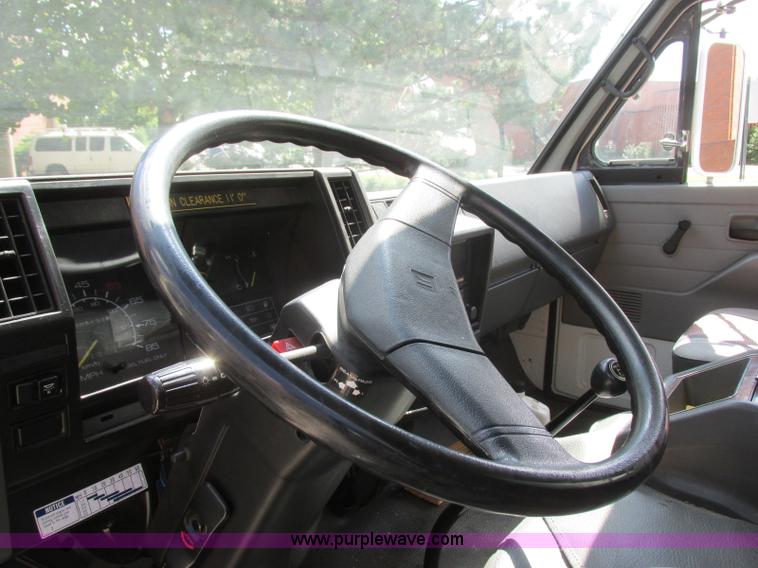 image for item BN9924 1986 Isuzu NPR media truck