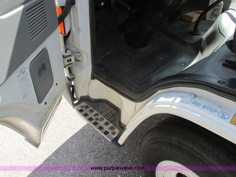 image for item BN9924 1986 Isuzu NPR media truck