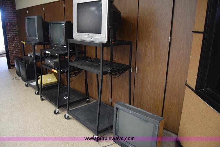 image for item BO9697 Assorted electronics