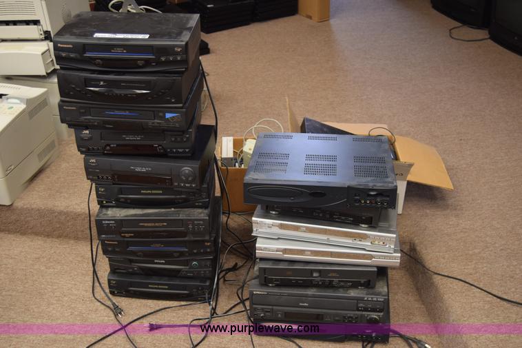 image for item BO9701 Assorted electronics