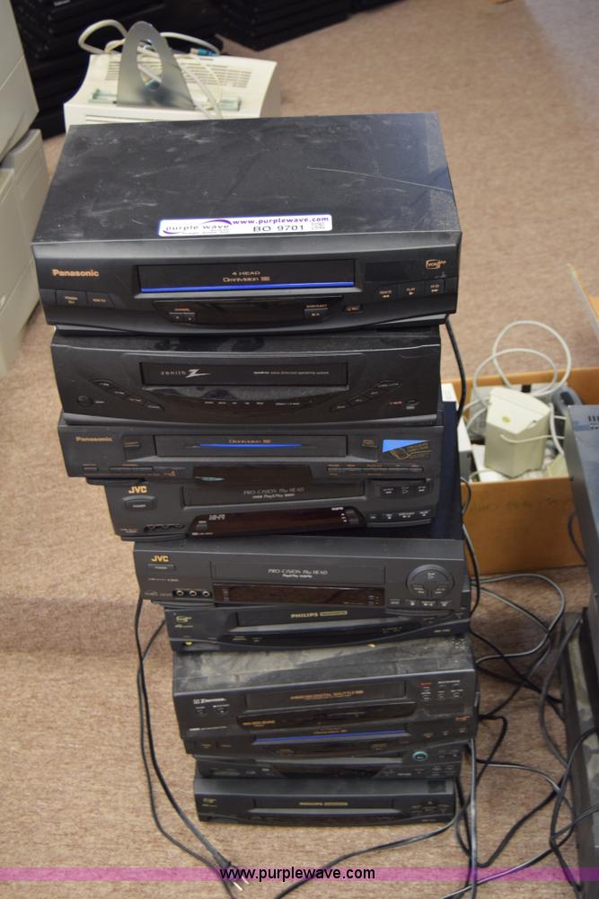 image for item BO9701 Assorted electronics