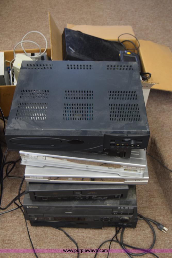 image for item BO9701 Assorted electronics