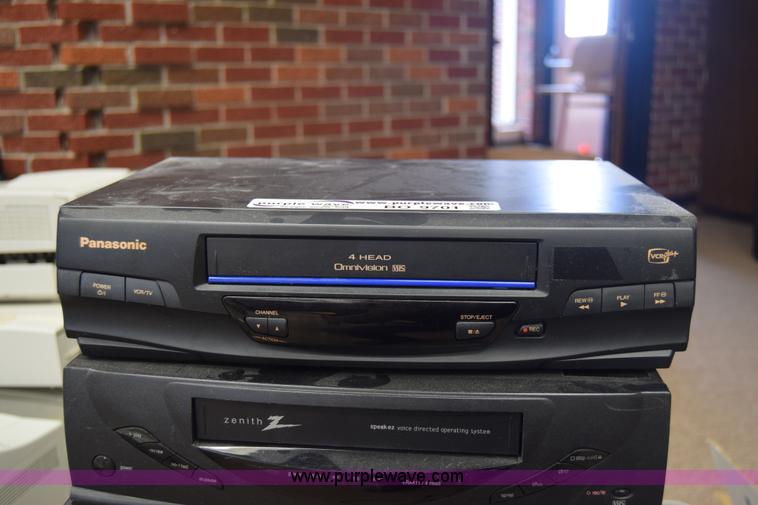 image for item BO9701 Assorted electronics