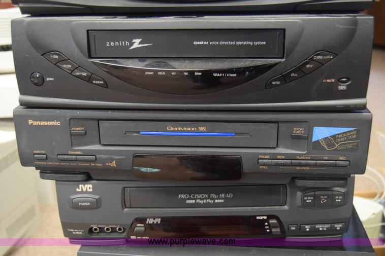 image for item BO9701 Assorted electronics