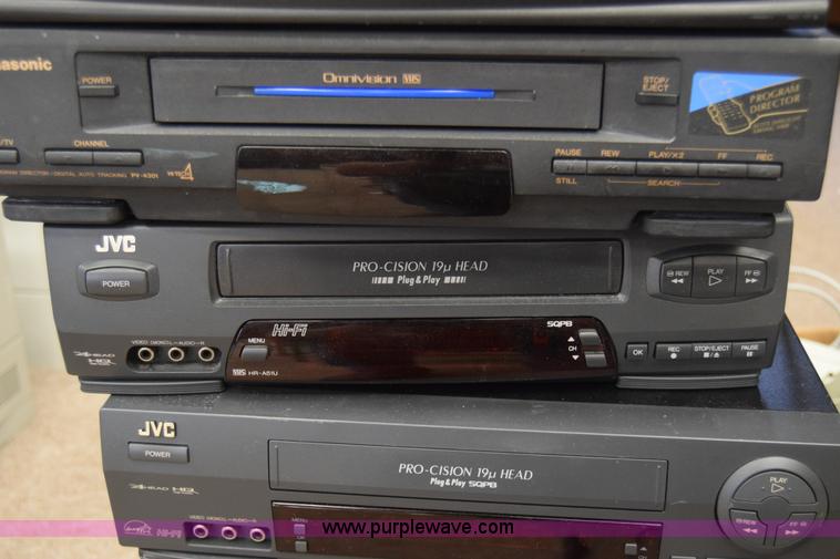 image for item BO9701 Assorted electronics