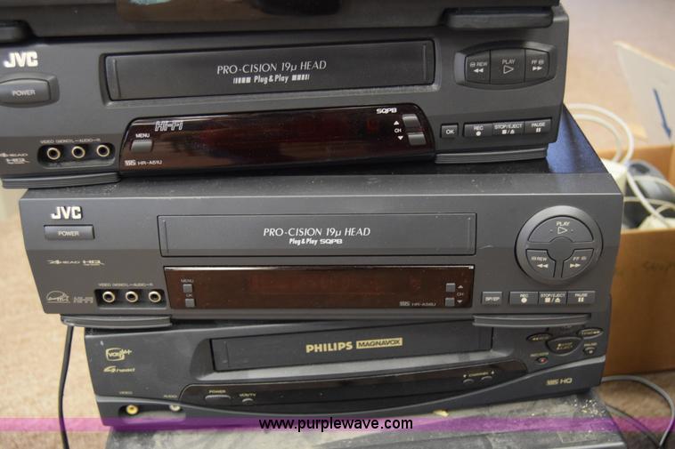 image for item BO9701 Assorted electronics