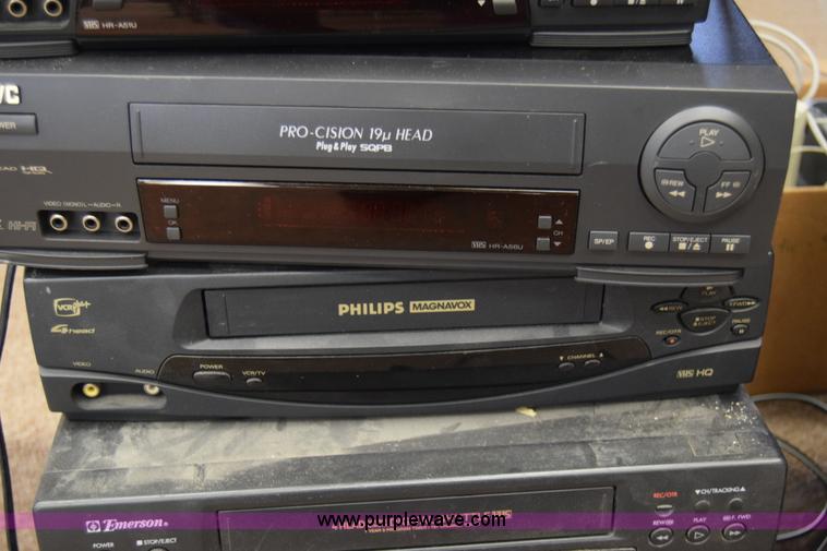 image for item BO9701 Assorted electronics