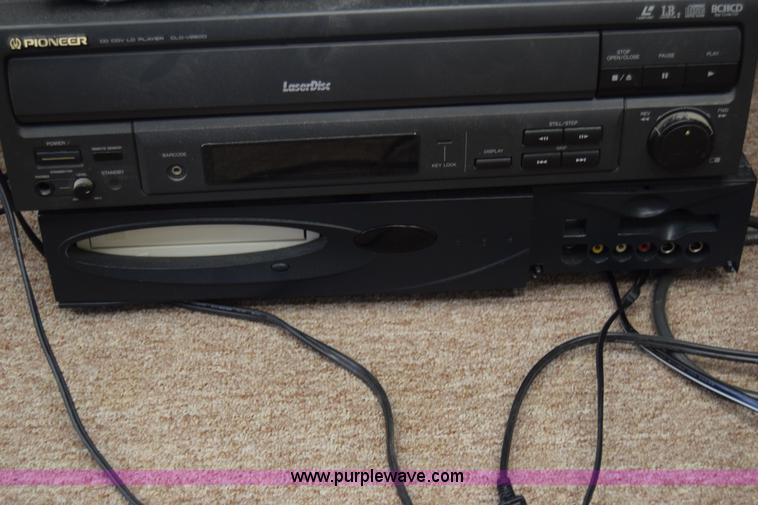 image for item BO9701 Assorted electronics