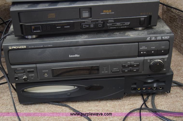 image for item BO9701 Assorted electronics