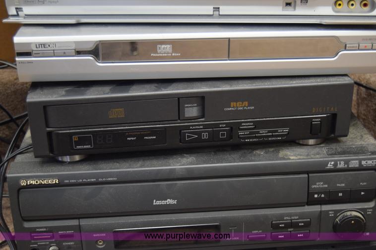 image for item BO9701 Assorted electronics