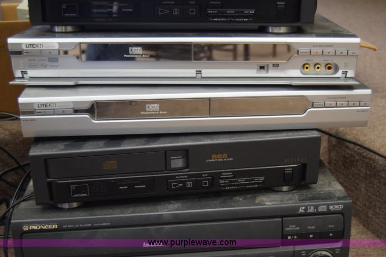 image for item BO9701 Assorted electronics