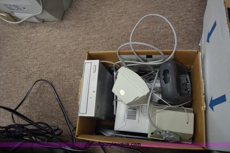 image for item BO9701 Assorted electronics