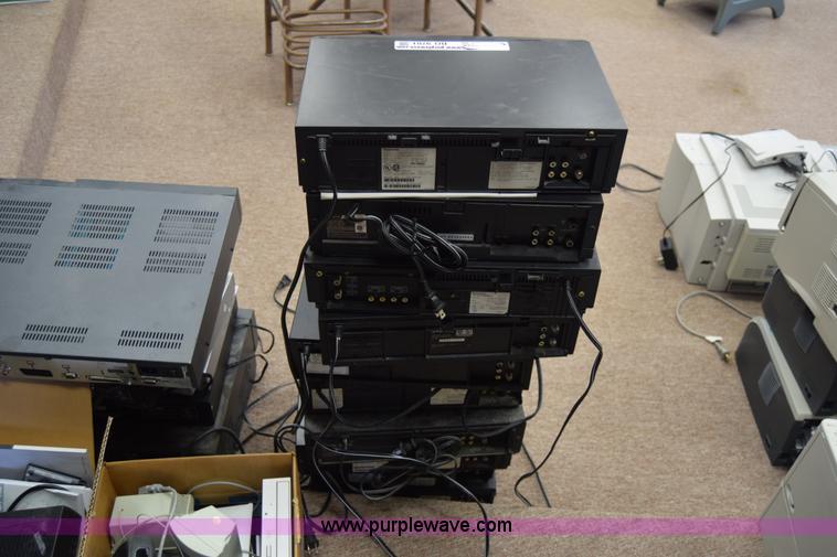 image for item BO9701 Assorted electronics