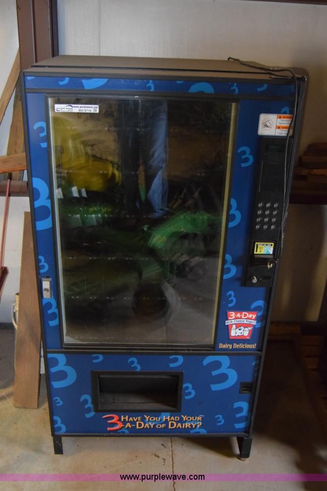 image for item BO9716 Refrigerated vending machine