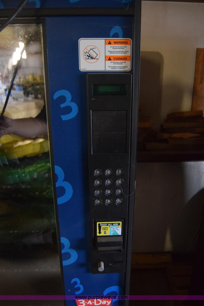 image for item BO9716 Refrigerated vending machine