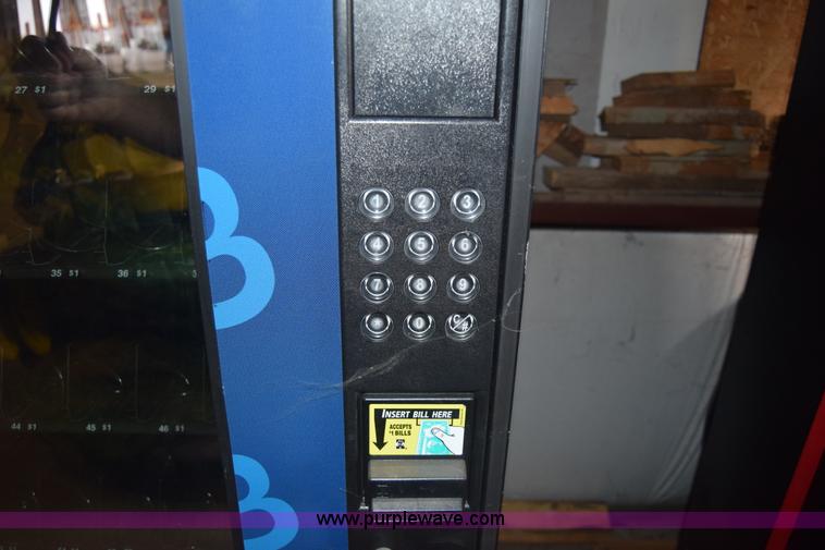 image for item BO9716 Refrigerated vending machine