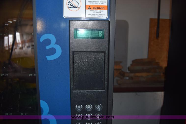 image for item BO9716 Refrigerated vending machine