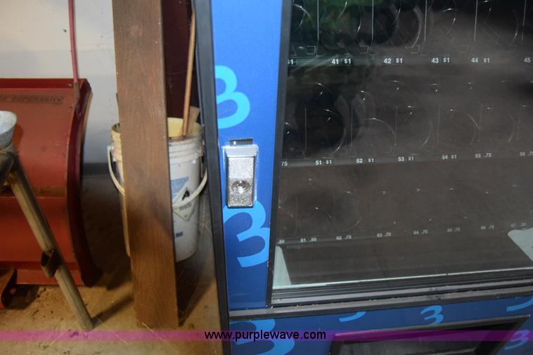 image for item BO9716 Refrigerated vending machine
