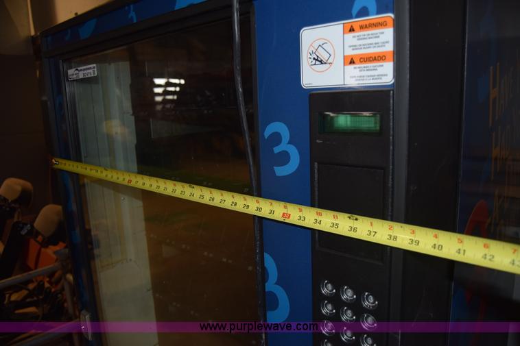 image for item BO9716 Refrigerated vending machine