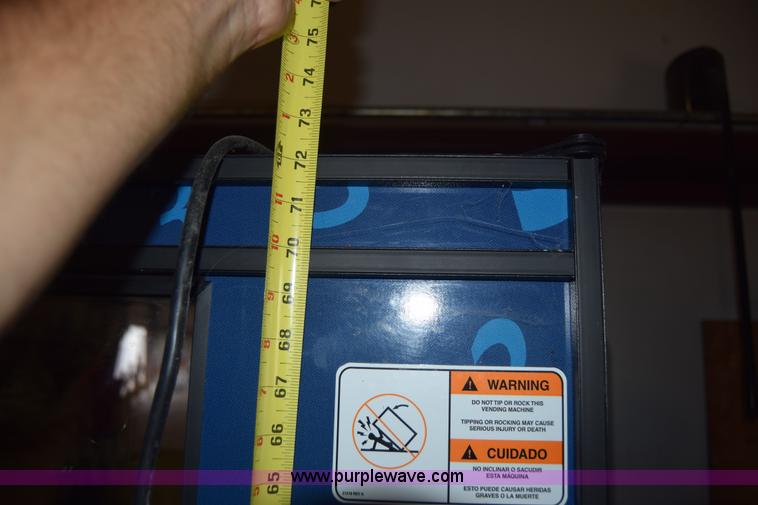 image for item BO9716 Refrigerated vending machine