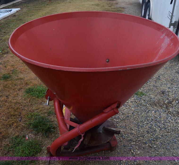 image for item BO9719 Cosmo 500 fertilizer spreader