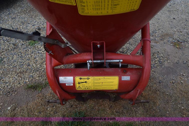 image for item BO9719 Cosmo 500 fertilizer spreader