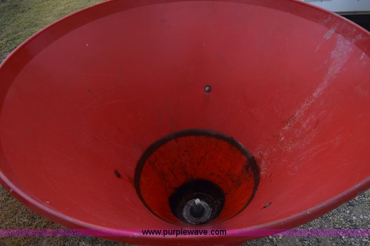 image for item BO9719 Cosmo 500 fertilizer spreader