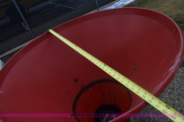 image for item BO9719 Cosmo 500 fertilizer spreader