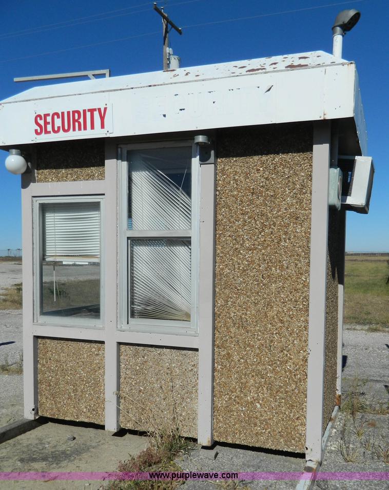 Security guard shelter in Salina, KS | Item BQ9972 sold | Purple Wave