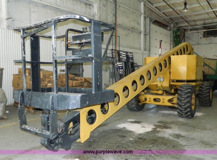image for item BQ9974 Grove AM266 boom lift