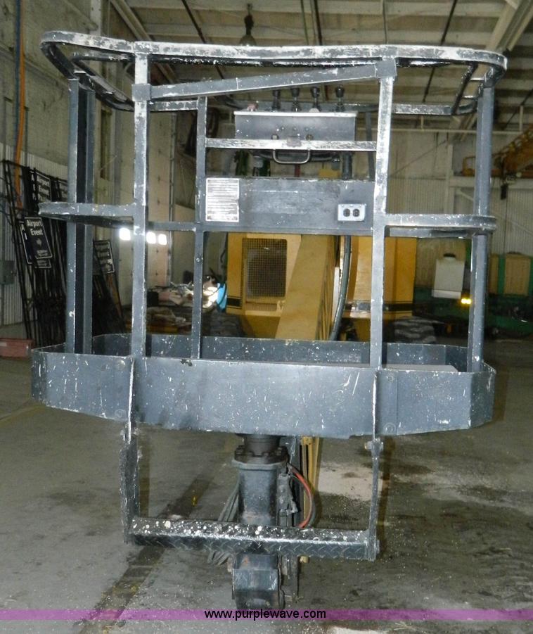 image for item BQ9974 Grove AM266 boom lift