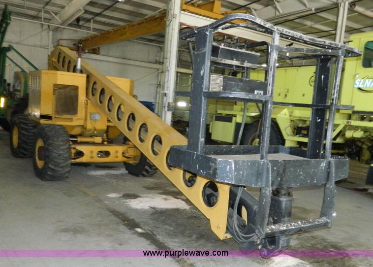 image for item BQ9974 Grove AM266 boom lift