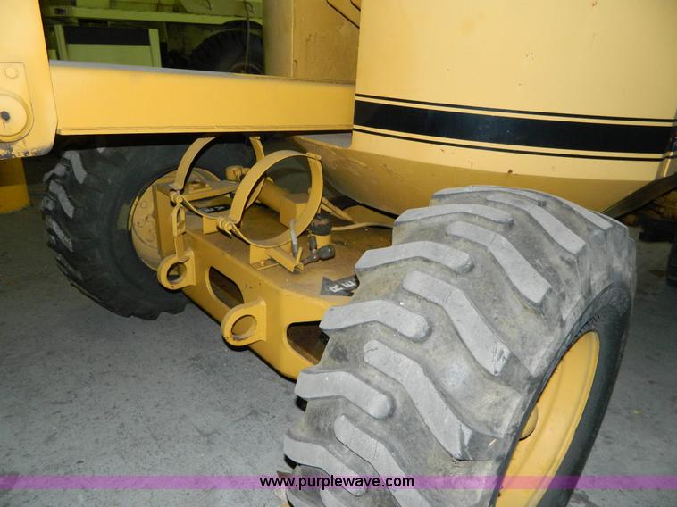 image for item BQ9974 Grove AM266 boom lift