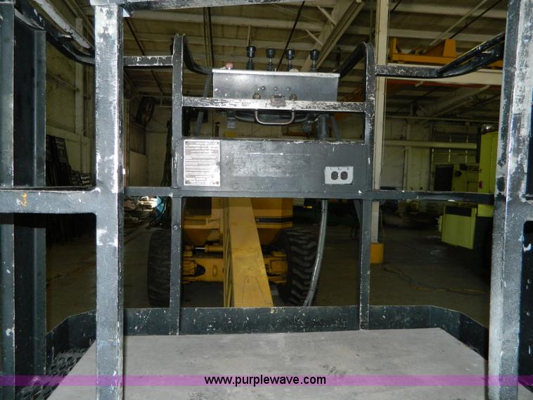 image for item BQ9974 Grove AM266 boom lift