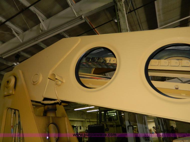 image for item BQ9974 Grove AM266 boom lift