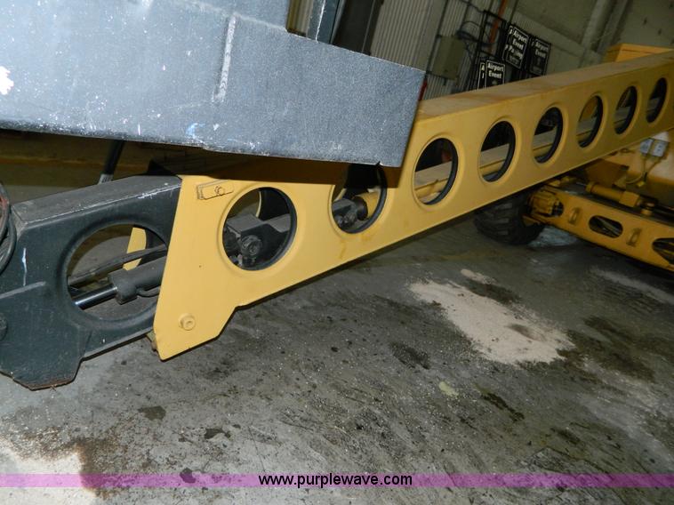 image for item BQ9974 Grove AM266 boom lift