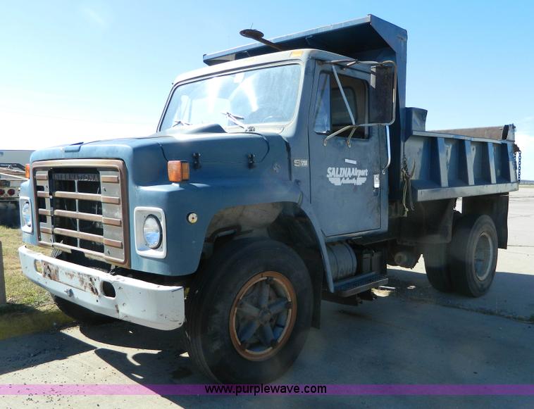 image for item BQ9975 1986 International S1700 dump truck