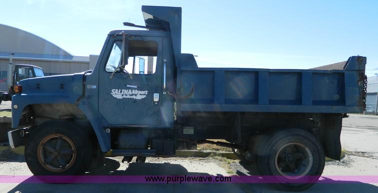 image for item BQ9975 1986 International S1700 dump truck