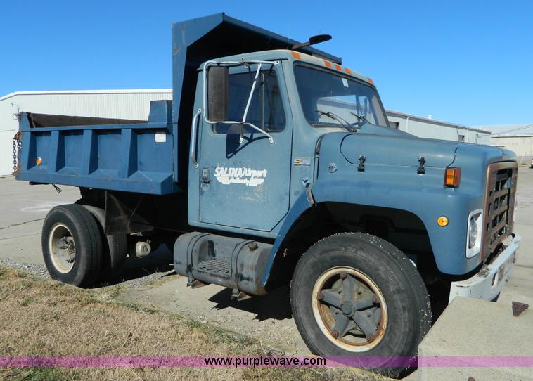 image for item BQ9975 1986 International S1700 dump truck