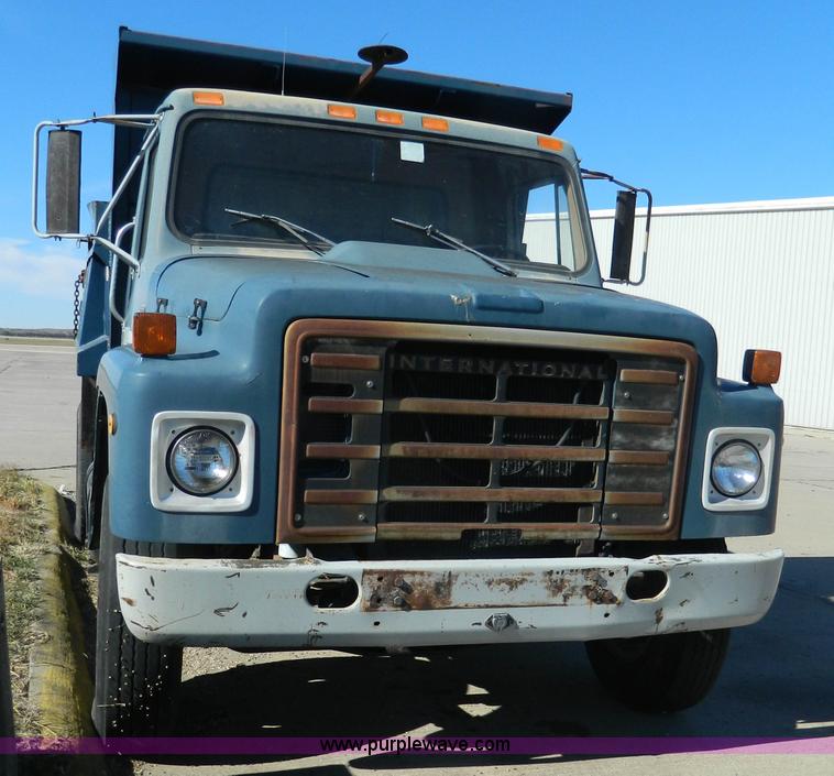 image for item BQ9975 1986 International S1700 dump truck