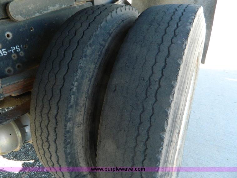 image for item BQ9975 1986 International S1700 dump truck