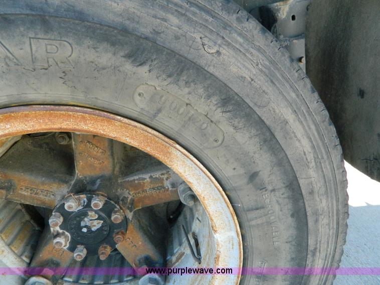 image for item BQ9975 1986 International S1700 dump truck