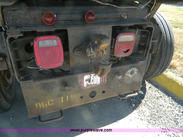 image for item BQ9975 1986 International S1700 dump truck