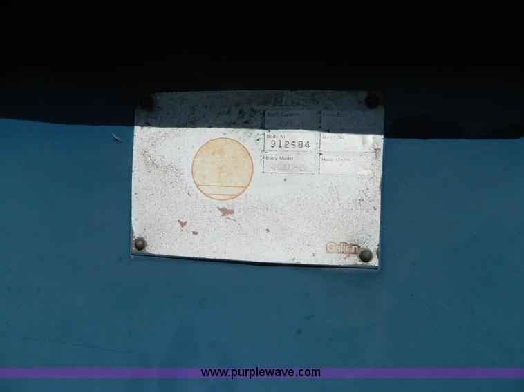 image for item BQ9975 1986 International S1700 dump truck