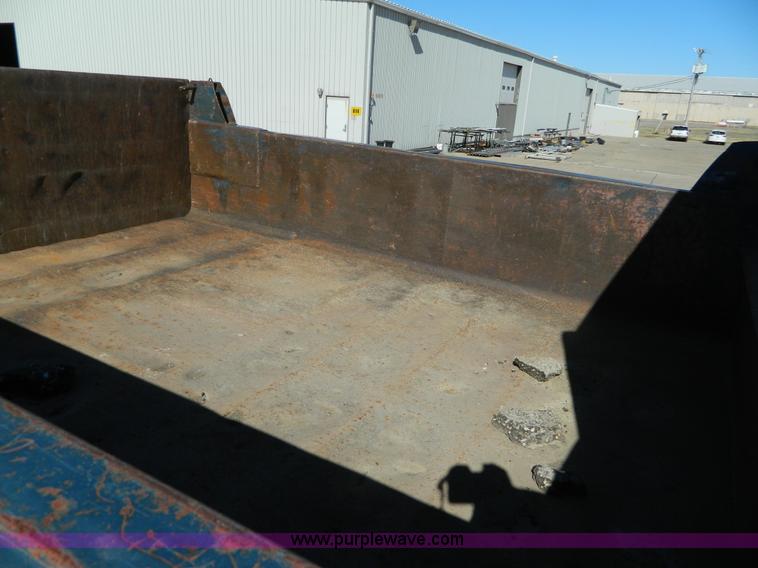 image for item BQ9975 1986 International S1700 dump truck